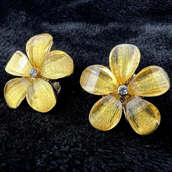 Hawaiian Plumeria VTG Clip on Earrings Vintage Jewelry Party Event Holiday - Picture 2 of 6